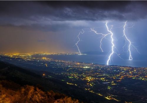 克罗地亚遇雷雨天气 未来世界既视感_包头新闻