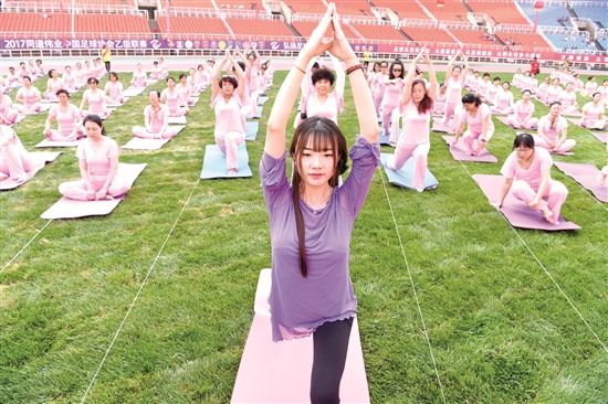 瑜伽热带动全民健身_包头新闻网_黄河云平台